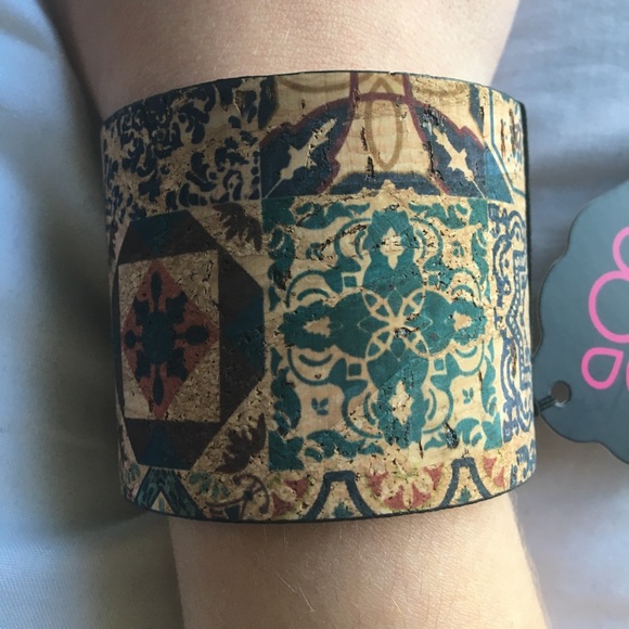 Paparazzi Bold Bracelet - Picture 3 of 8